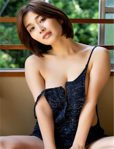 《女子自愿被蹧塌视频-麻麻熟睡让我滑进去了》