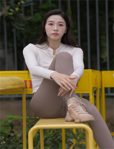 《老男孩 高清-被学生下药的女教师在线观看》
