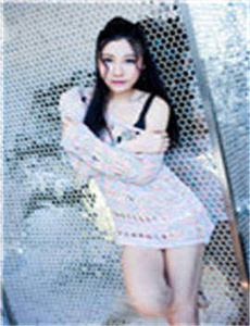 《美女露着奶头光胸光屁屁还趴着打光屁-豹头王》